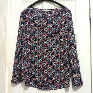 Loft popover blouse. Multicolored. Polyester. Great for travel. Front pocket.